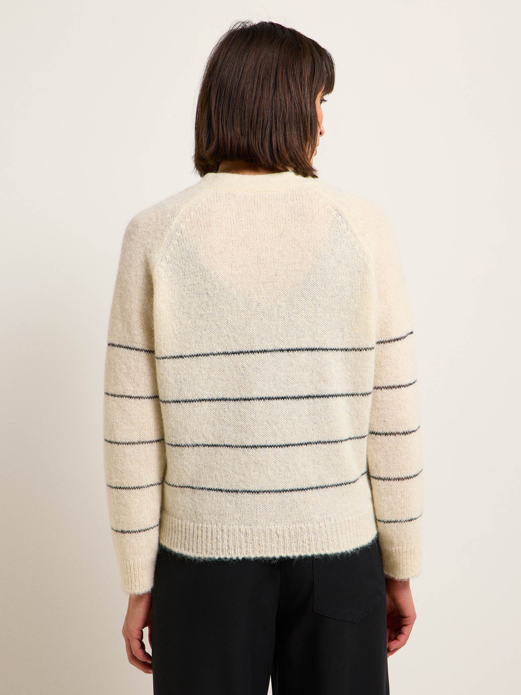 LANIUS_124-13774-101-off-white-34_Kurze-Strickjacke_06