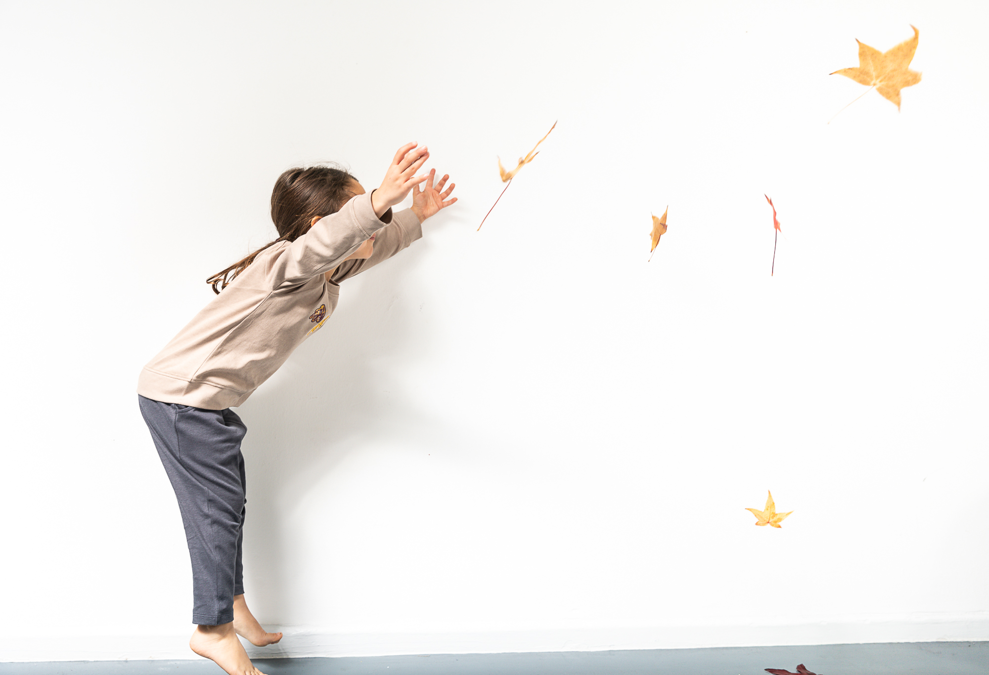 2021506-dena-cinder-grey_2021510-tango-navy_2 2021506-dena-cinder-grey_2021510-tango-navy_2