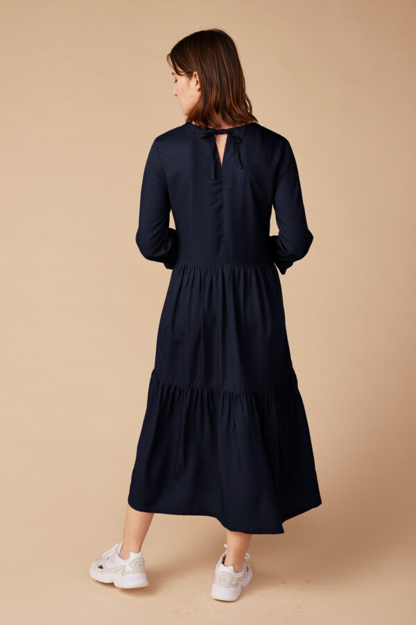 211-3432-7410-4298_2_kleid-oceane-nightblue-600x900