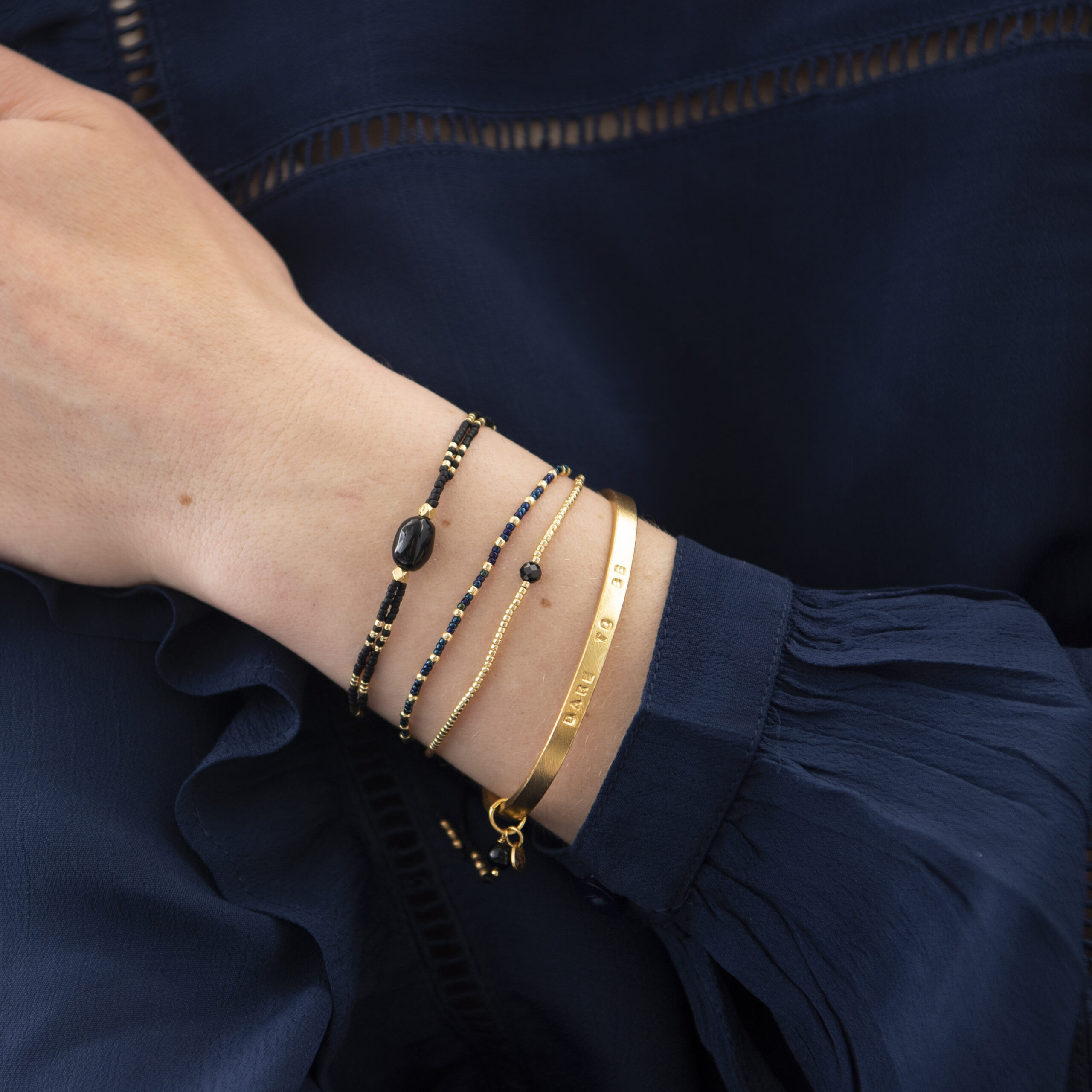 BL30180-Friendship-Black-Onyx-Gold-BraceletGVuJtm01VGdyG