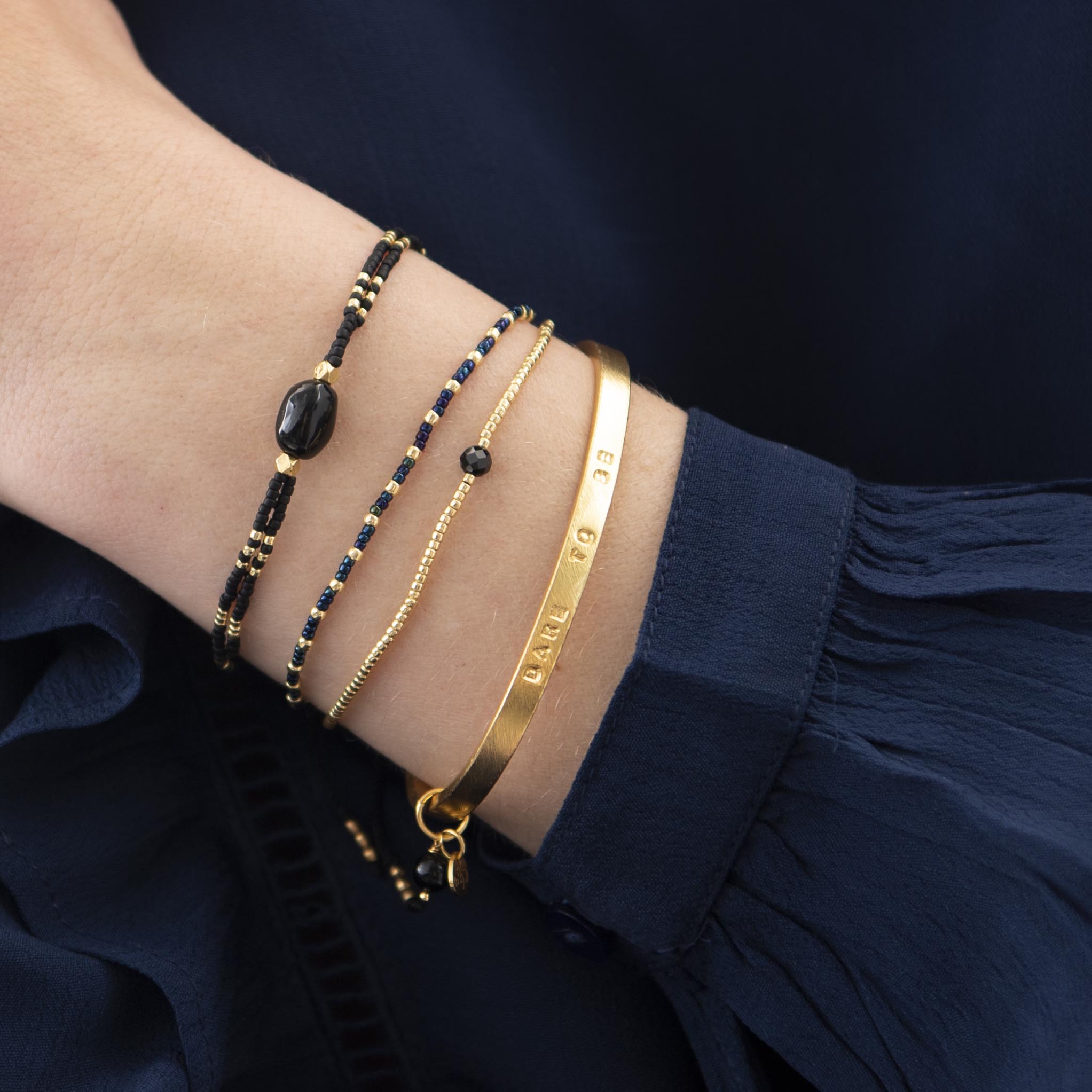 BL30394-Glimmer-Black-Onyx-Gold-Bracelet7x5ekI7HxWxAU