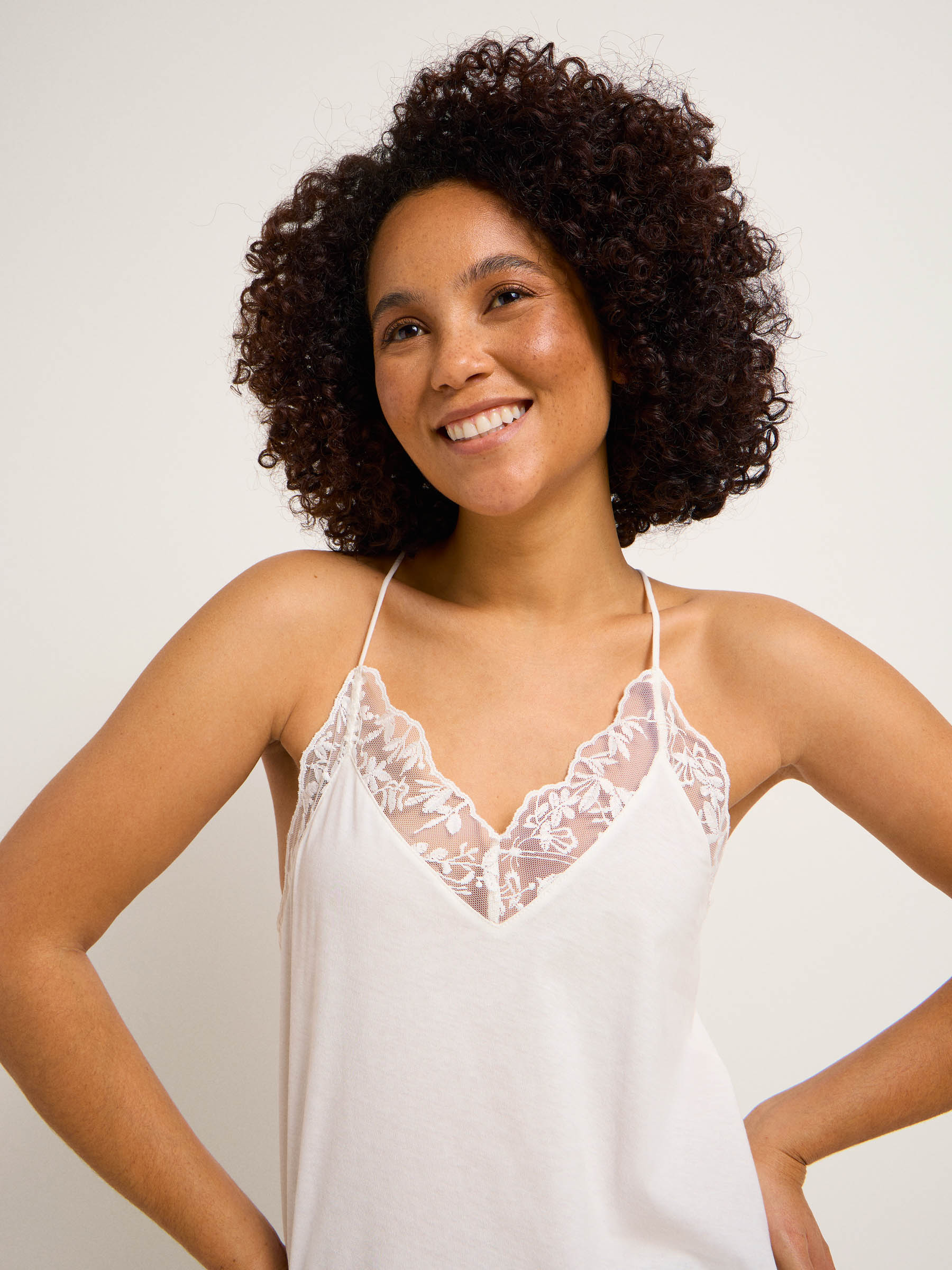 LANIUS_124-13772-101-off-white-34_Top-mit-Spitze_04