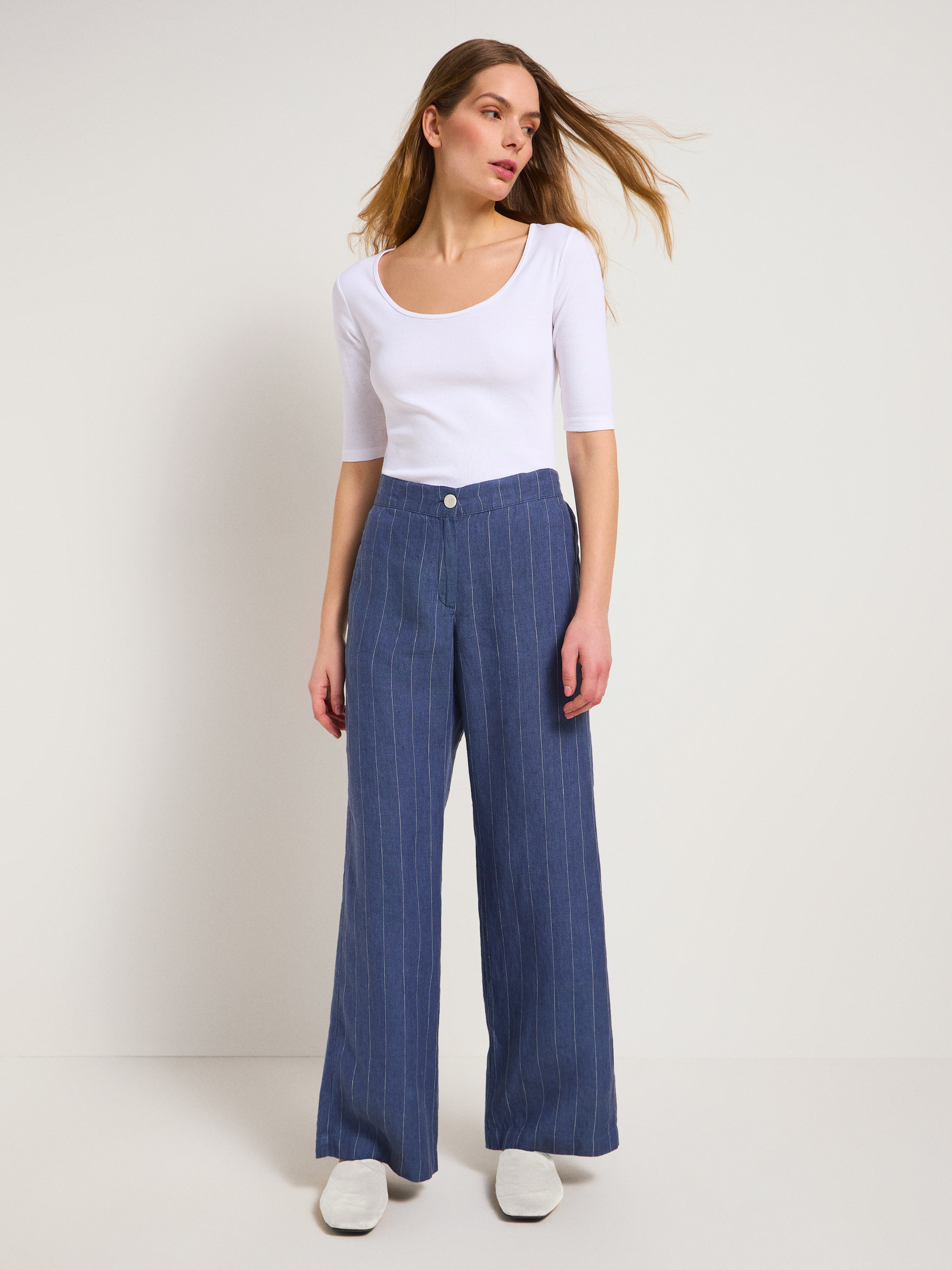 LANIUS_124-13849-945-night-blue-melange-off-white-34_Streifenhose_03