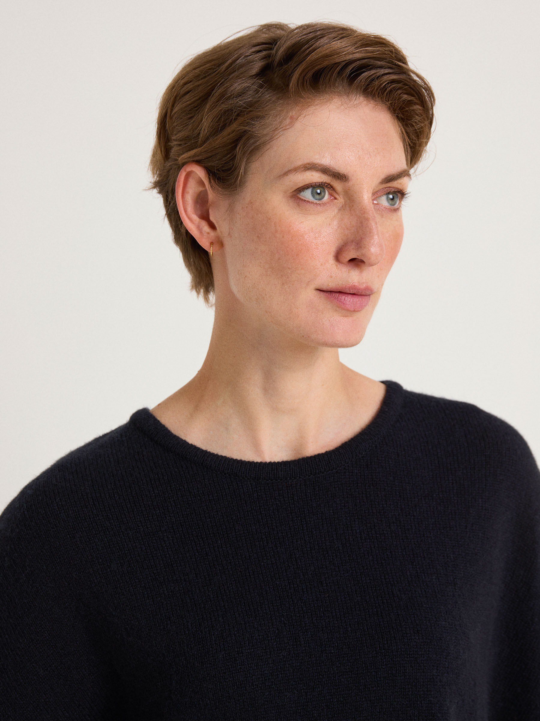 LANIUS_AW23_13363-199-black-34_Pullunder_04