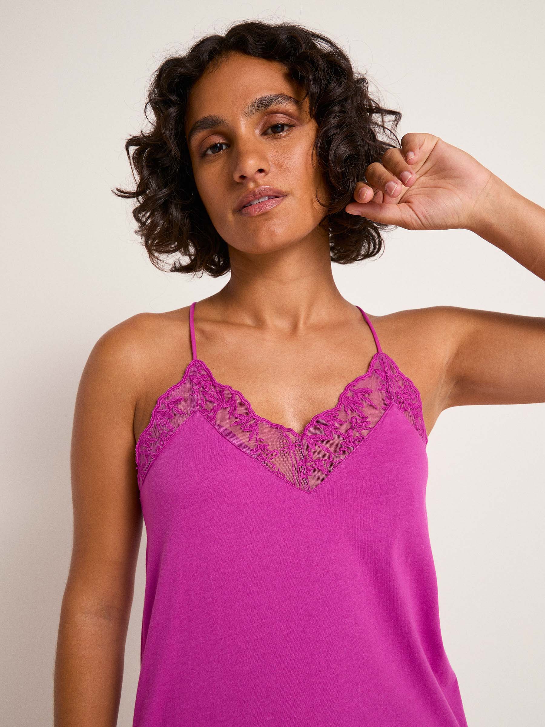 LANIUS_AW23_13432-417-plum-34_Top-mit-Spitze_04