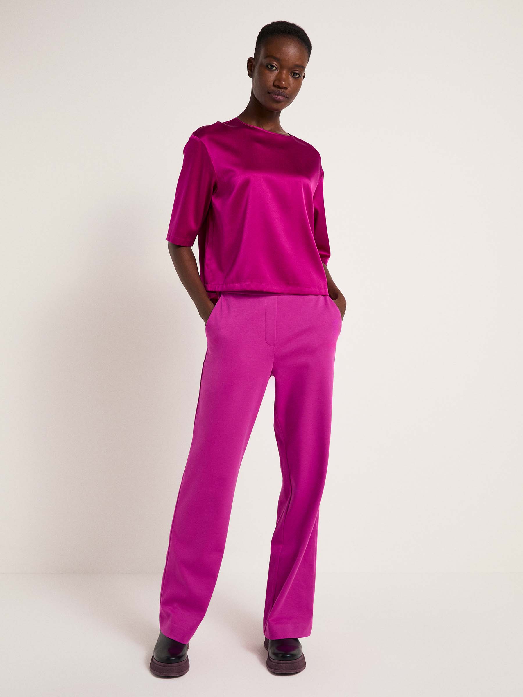LANIUS_AW23_13655-417-plum-34_Seidenbluse_03