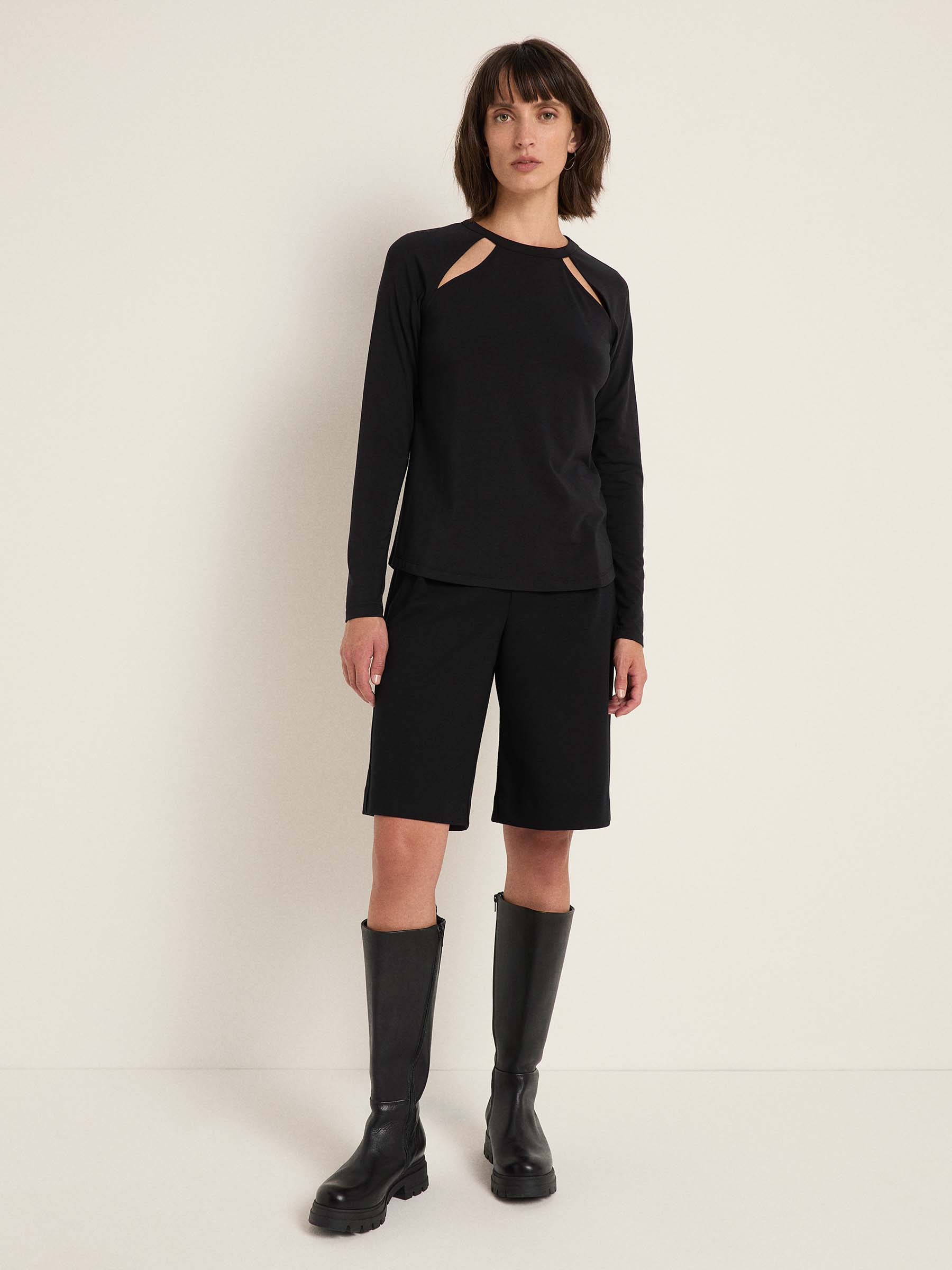 LANIUS_AW23_13697-199-black-34_Raglanshirt-mit-Cut-Out_03 LANIUS_AW23_13697-199-black-34_Raglanshirt-mit-Cut-Out_03