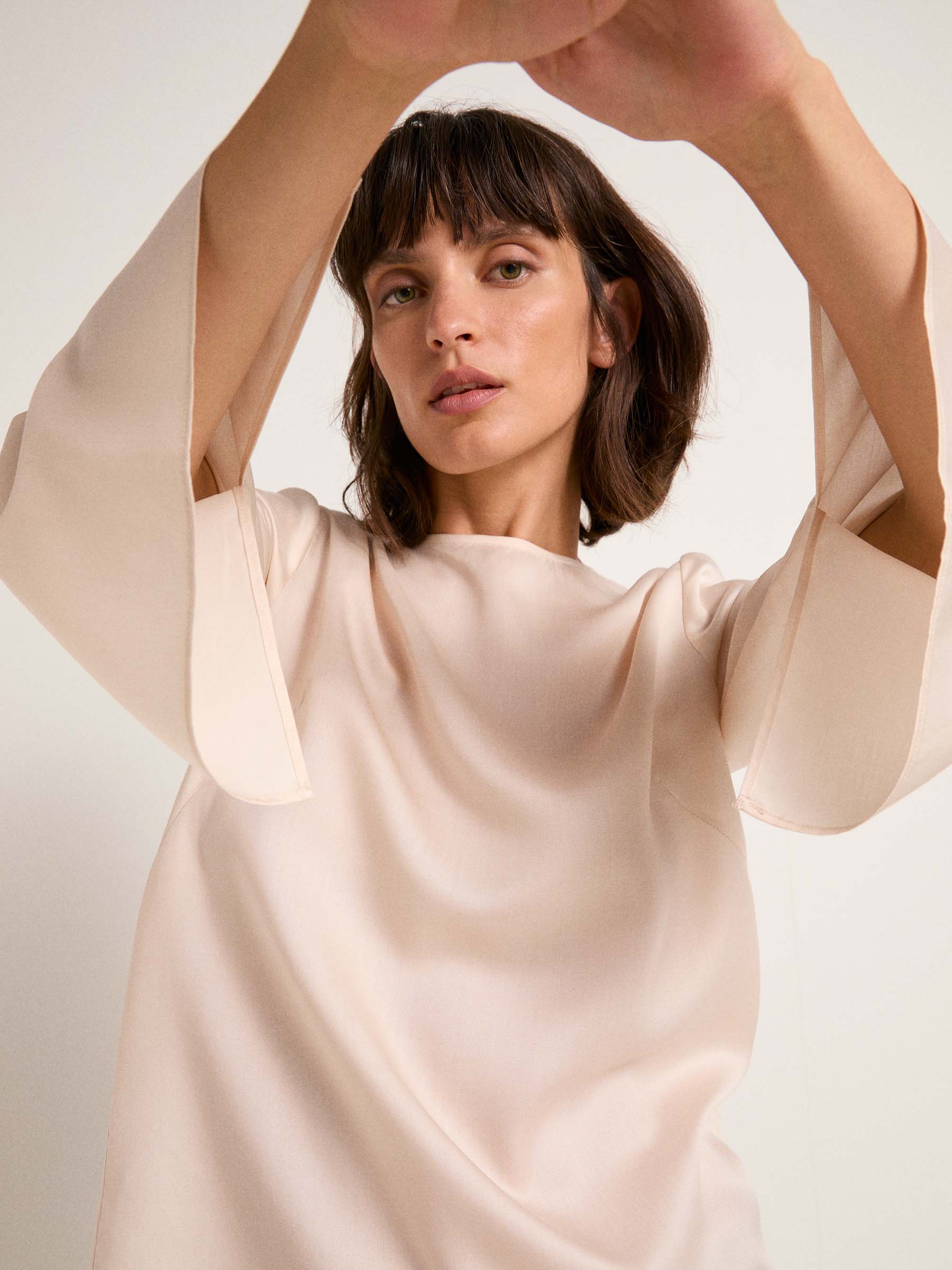 LANIUS_AW23_13746-120-light-sand-34_Bluse-mit-Schlitzen_04