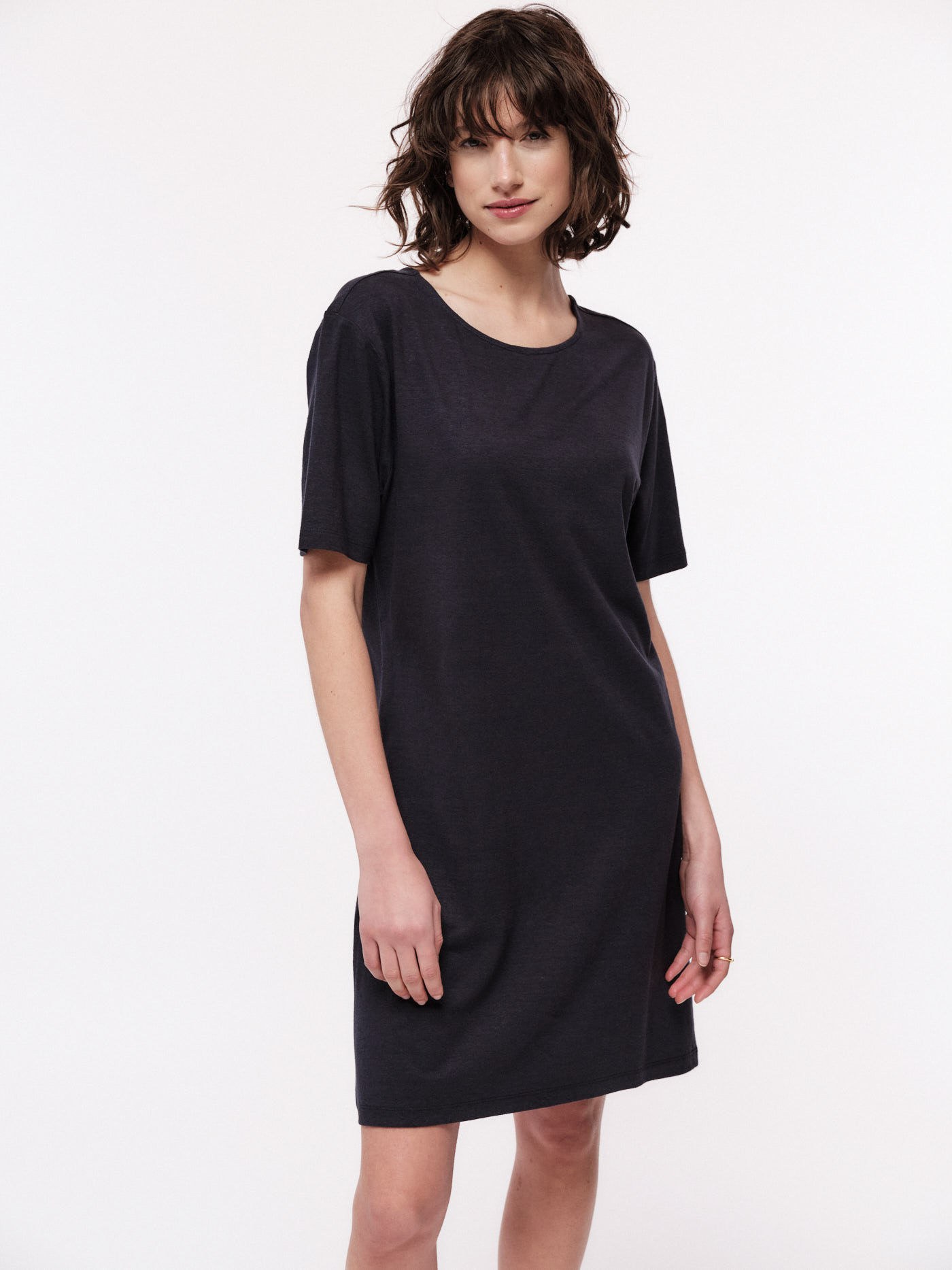 LANIUS_SS22_13111-00_Kleid-mit-Rueckenausschnitt_atlantic_02