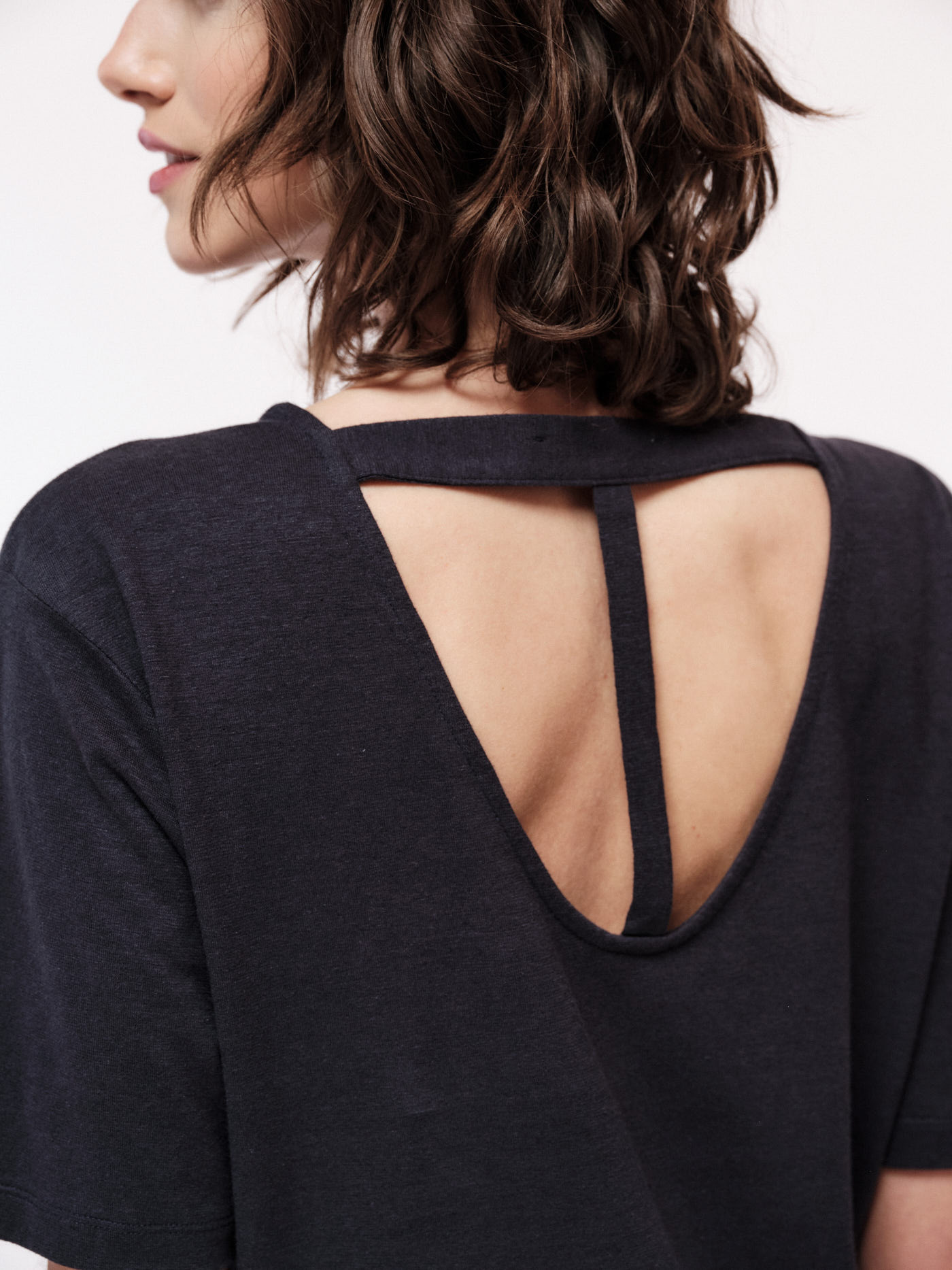 LANIUS_SS22_13111-00_Kleid-mit-Rueckenausschnitt_atlantic_05