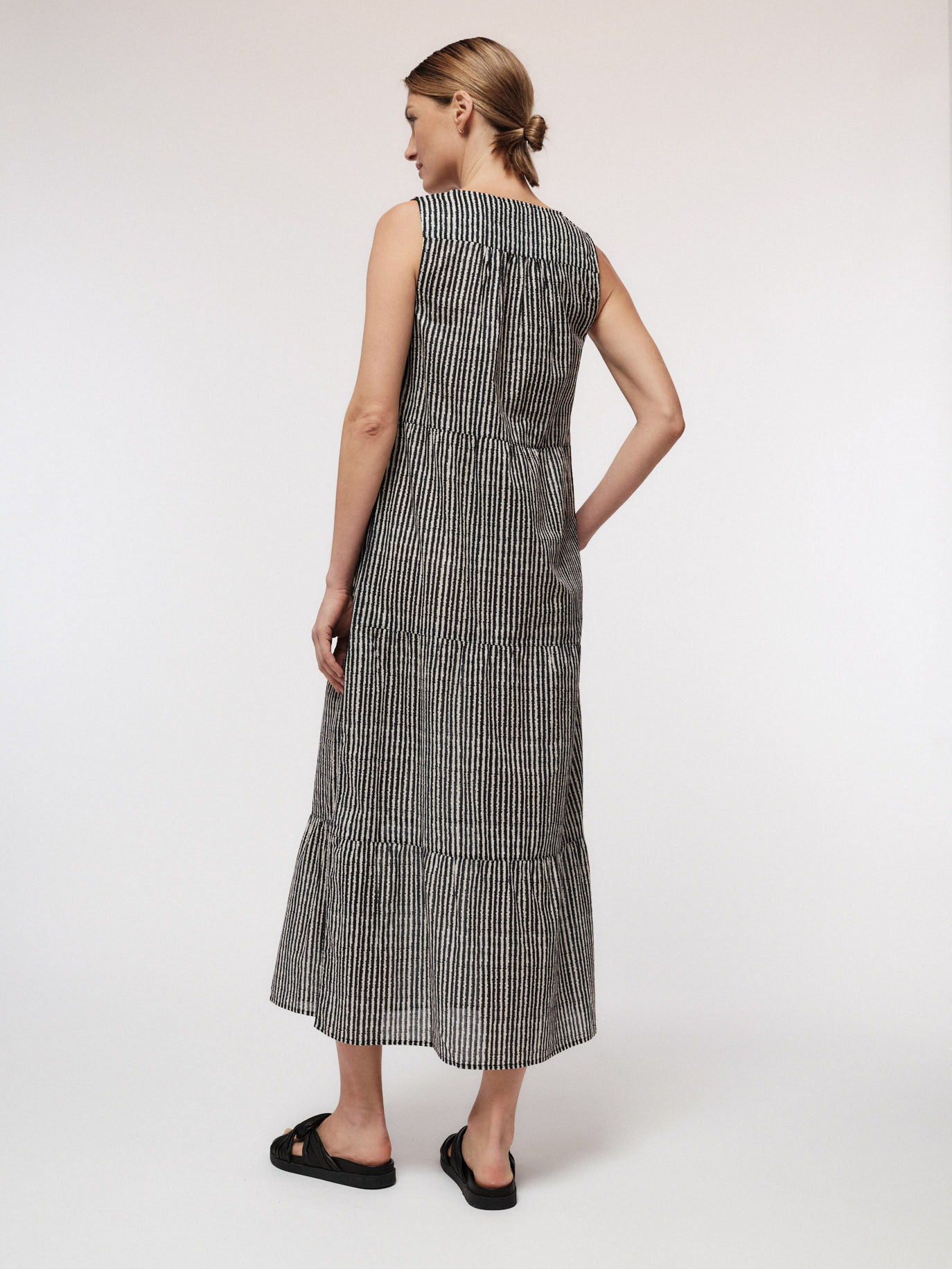 LANIUS_SS22_13155-00_Maxikleid_Print-aquarell-stripes_black_07