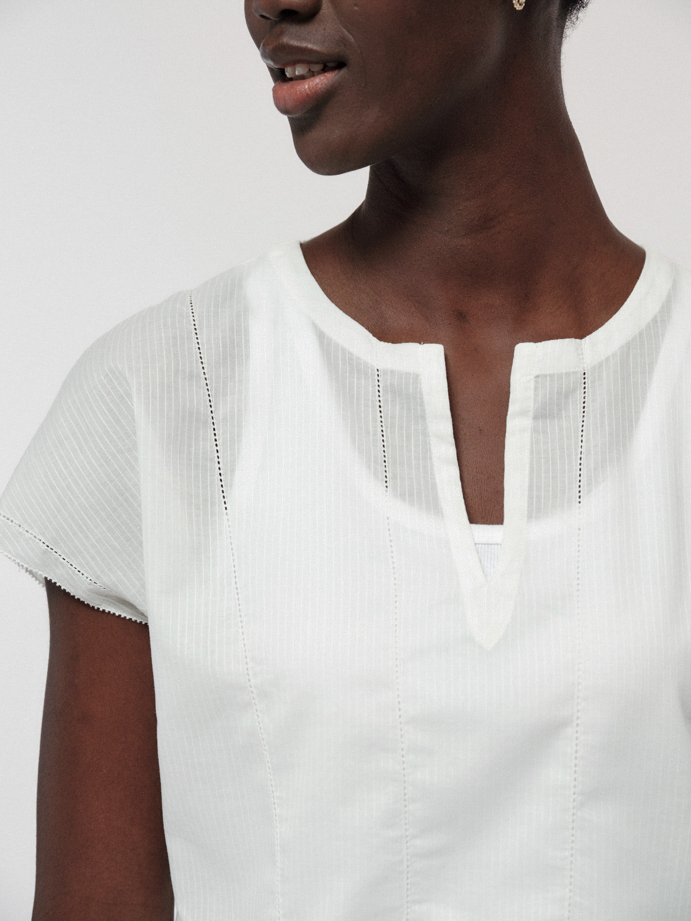 LANIUS_SS22_13172-00_Kurzarmbluse_white_04 LANIUS_SS22_13172-00_Kurzarmbluse_white_04
