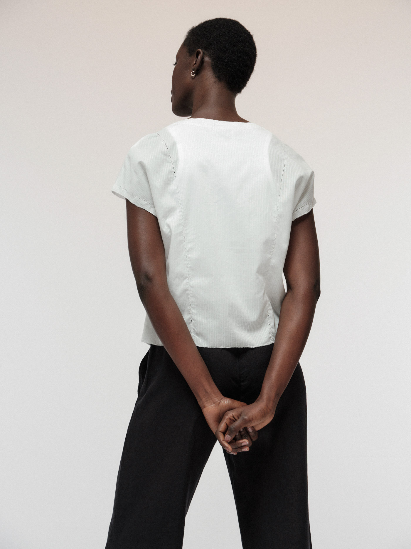 LANIUS_SS22_13172-00_Kurzarmbluse_white_05 LANIUS_SS22_13172-00_Kurzarmbluse_white_05