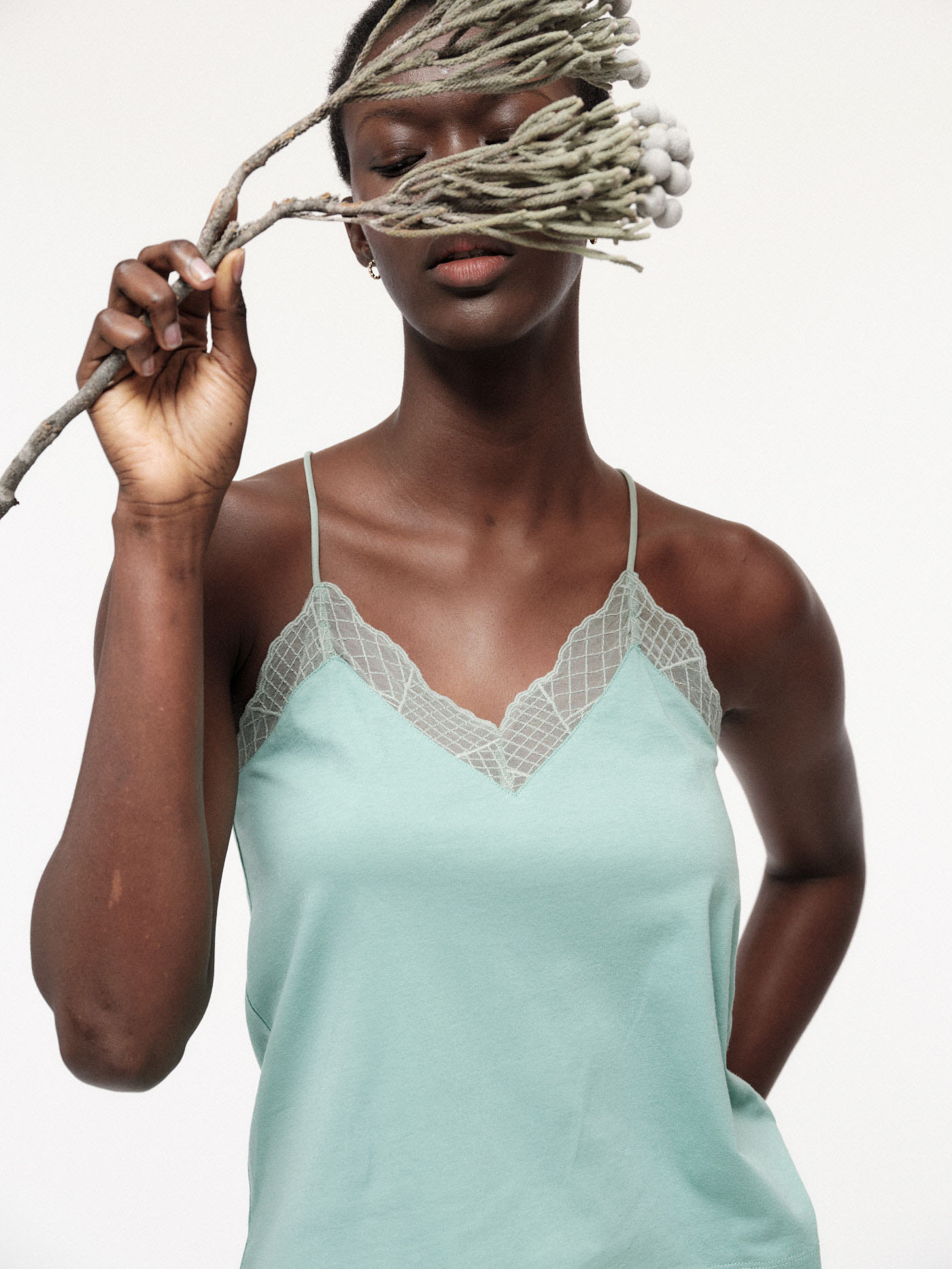 LANIUS_SS22_13214-00_Top-mit-grafischer-Spitze_mineral-green_01 - Kopie LANIUS_SS22_13214-00_Top-mit-grafischer-Spitze_mineral-green_01 - Kopie