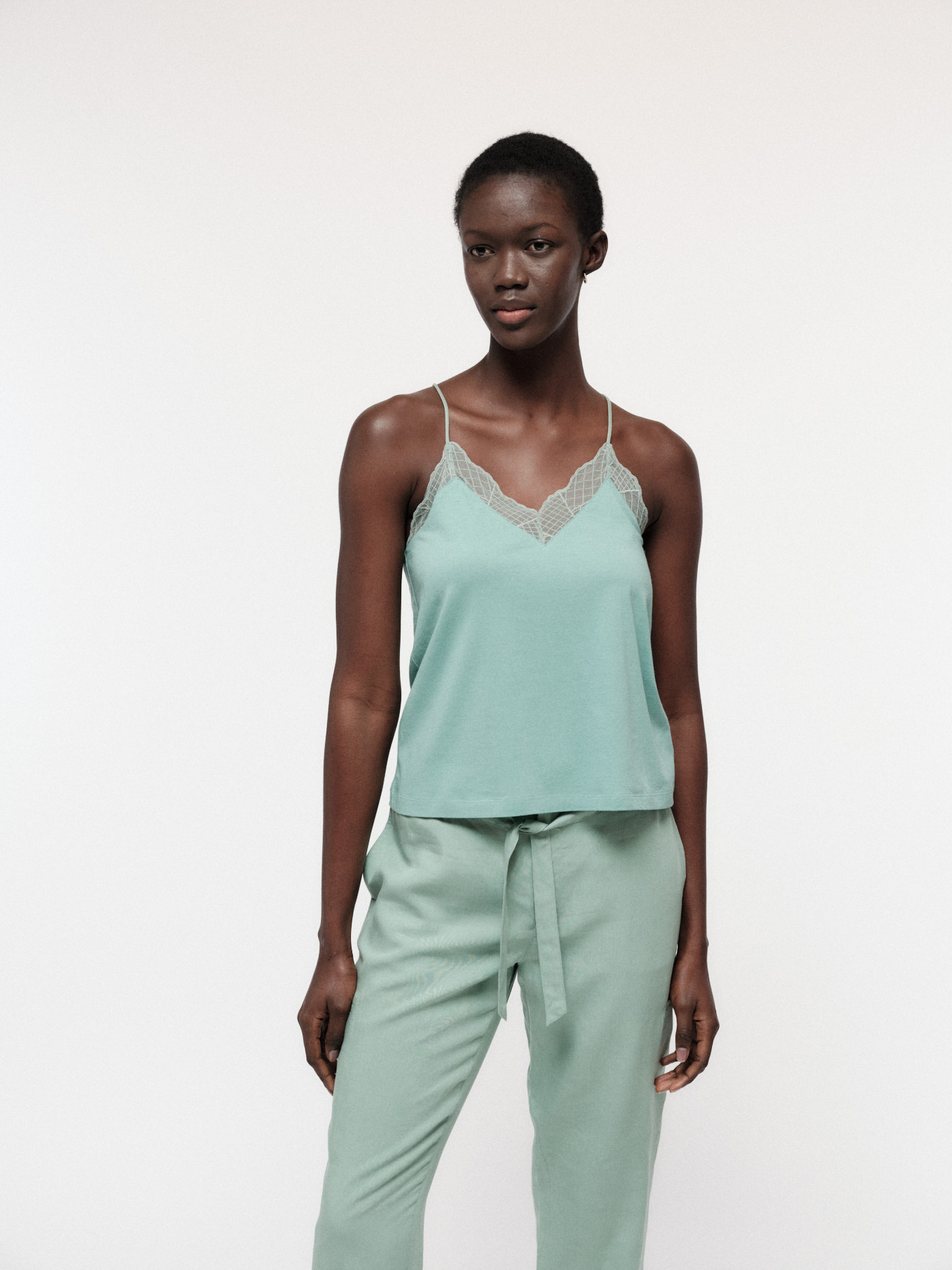 LANIUS_SS22_13214-00_Top-mit-grafischer-Spitze_mineral-green_02 - Kopie LANIUS_SS22_13214-00_Top-mit-grafischer-Spitze_mineral-green_02 - Kopie