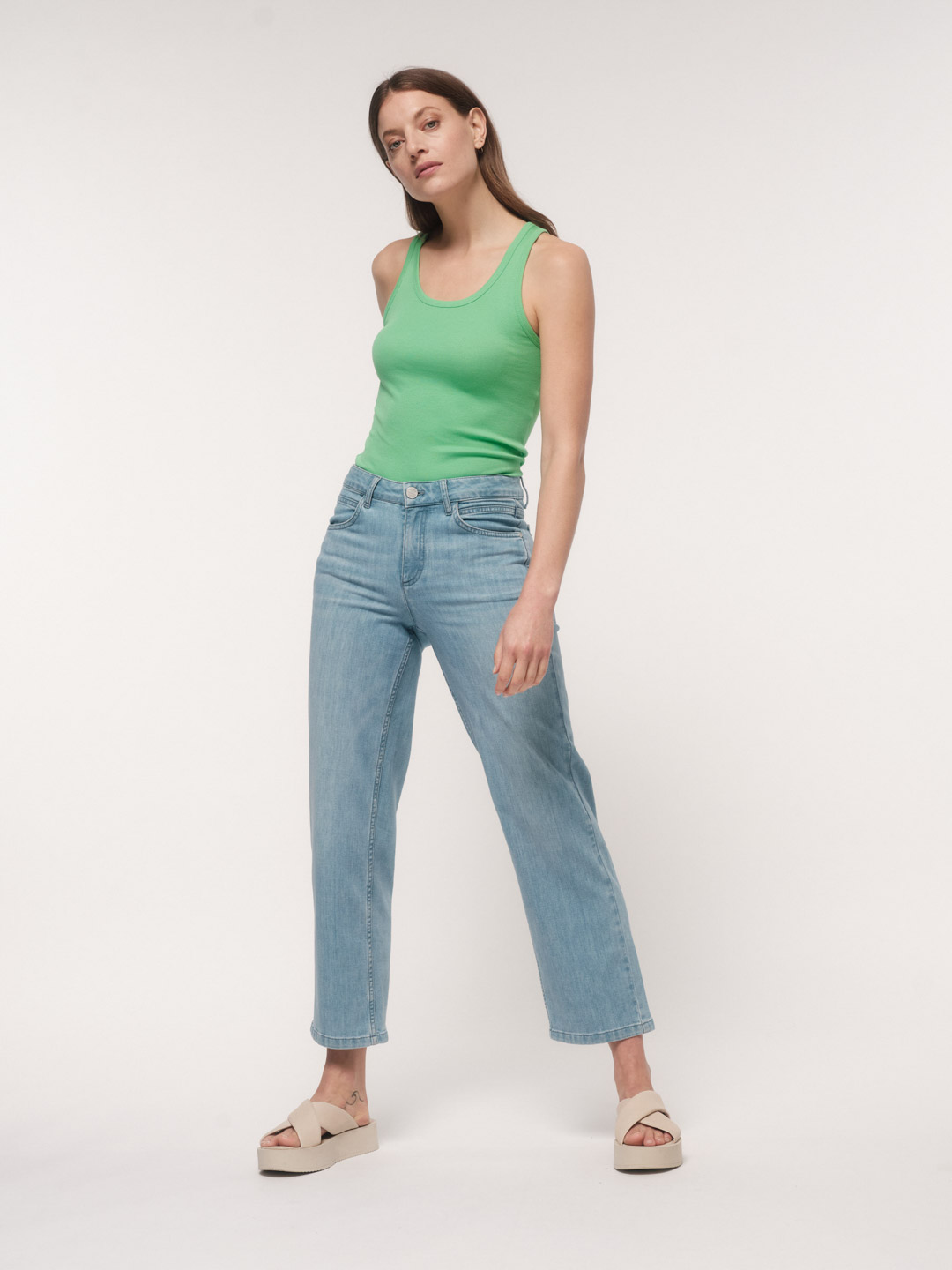 LANIUS_SS23_13352-00_Relaxed-Jeans_light-denim_03