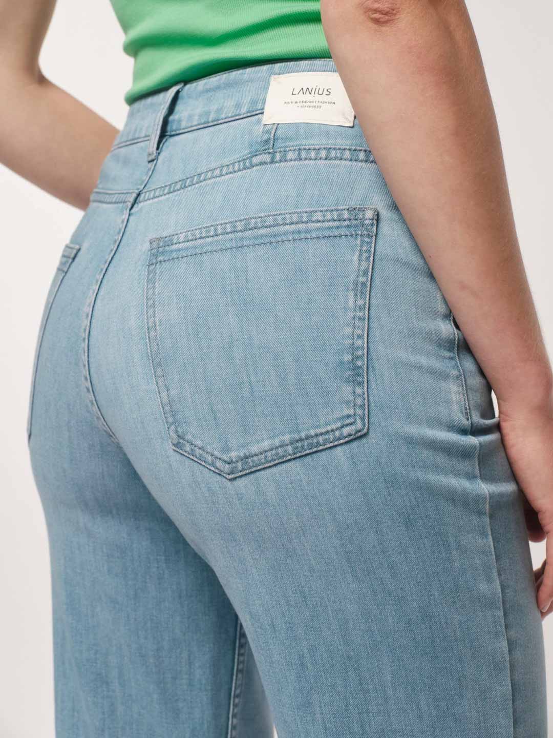 LANIUS_SS23_13352-00_Relaxed-Jeans_light-denim_06