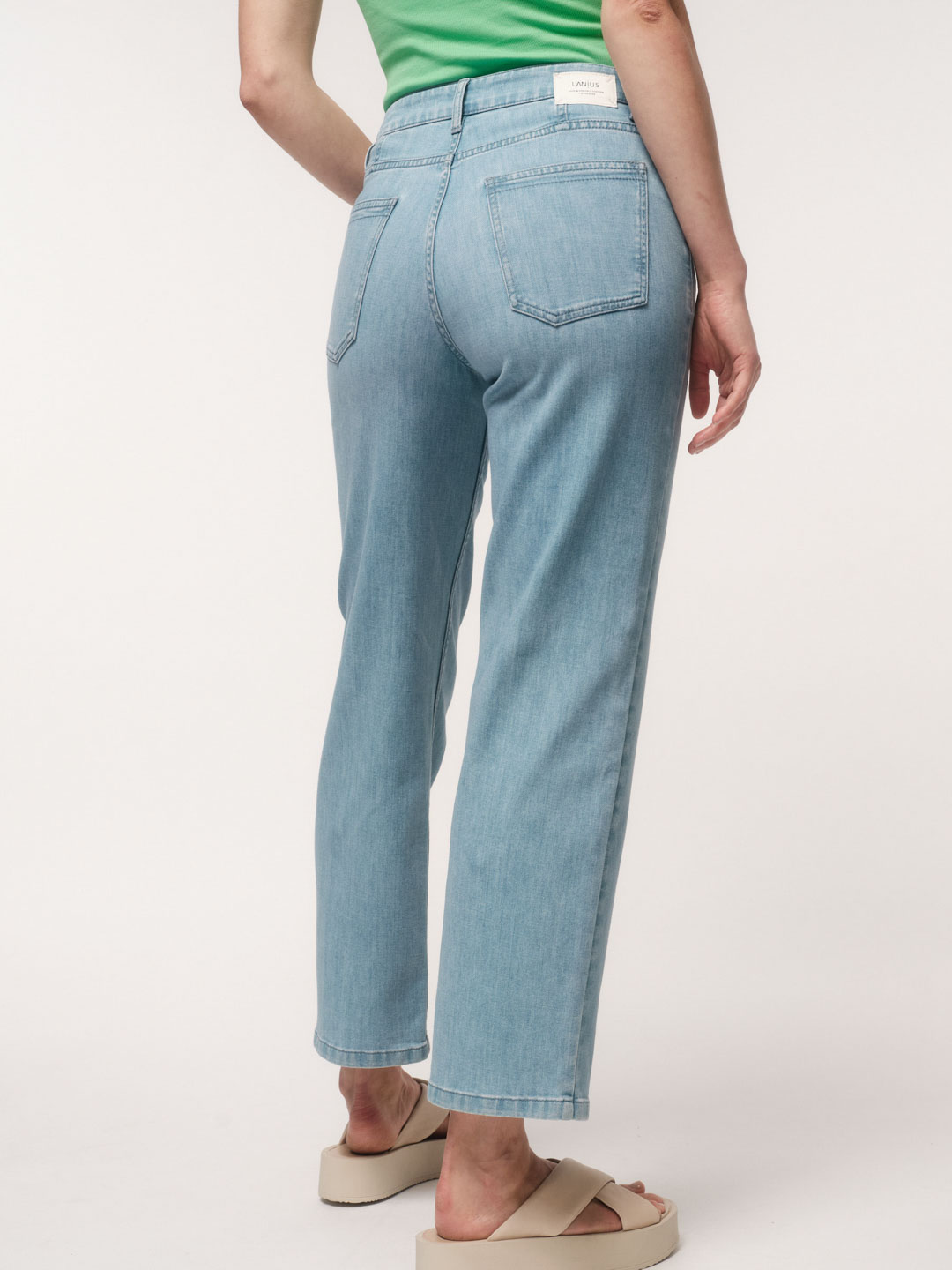 LANIUS_SS23_13352-00_Relaxed-Jeans_light-denim_07