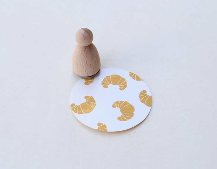 e075-stempel-croissant-perlenfischer2