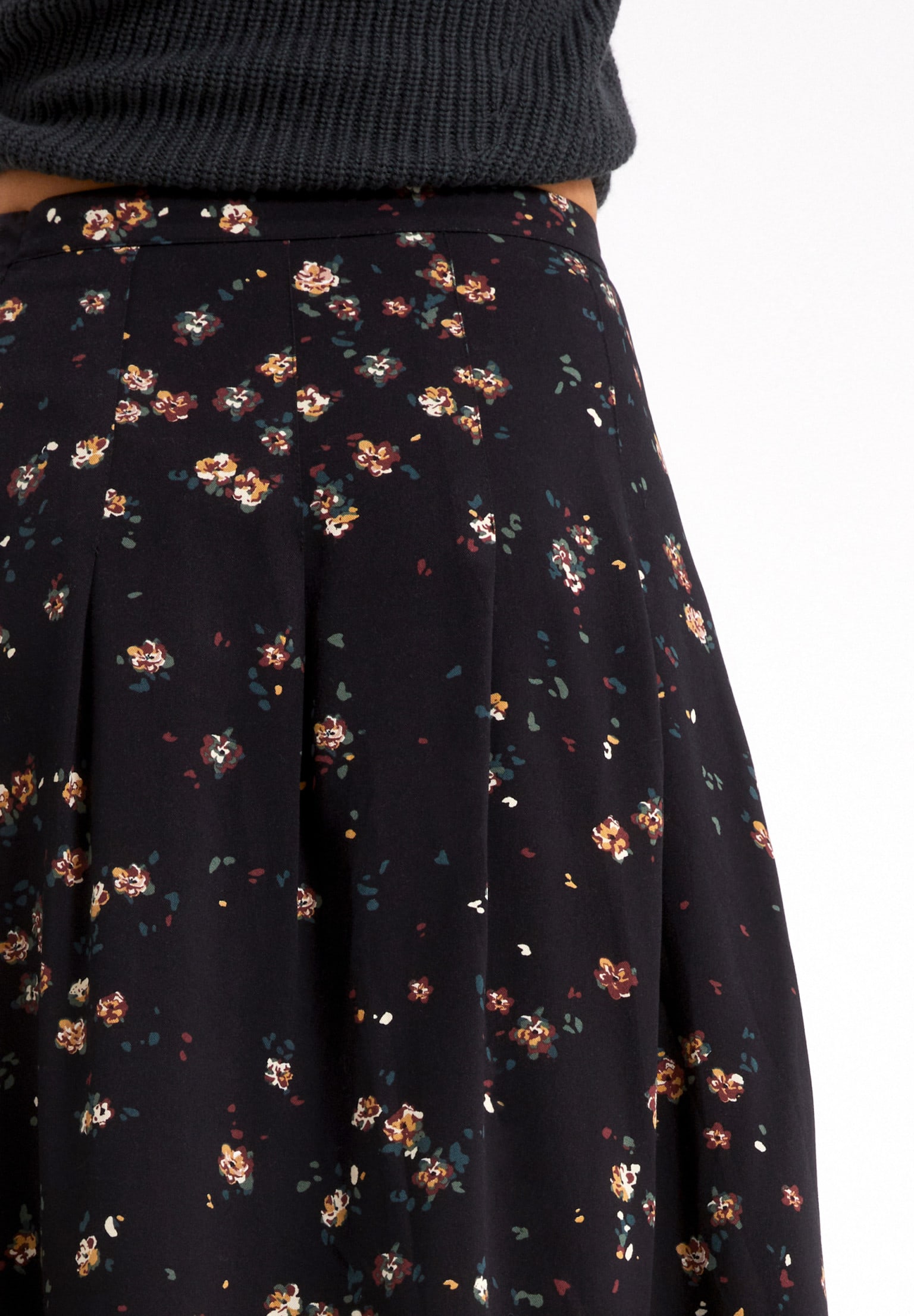 leaahna-wild-blossom-black-03 leaahna-wild-blossom-black-03