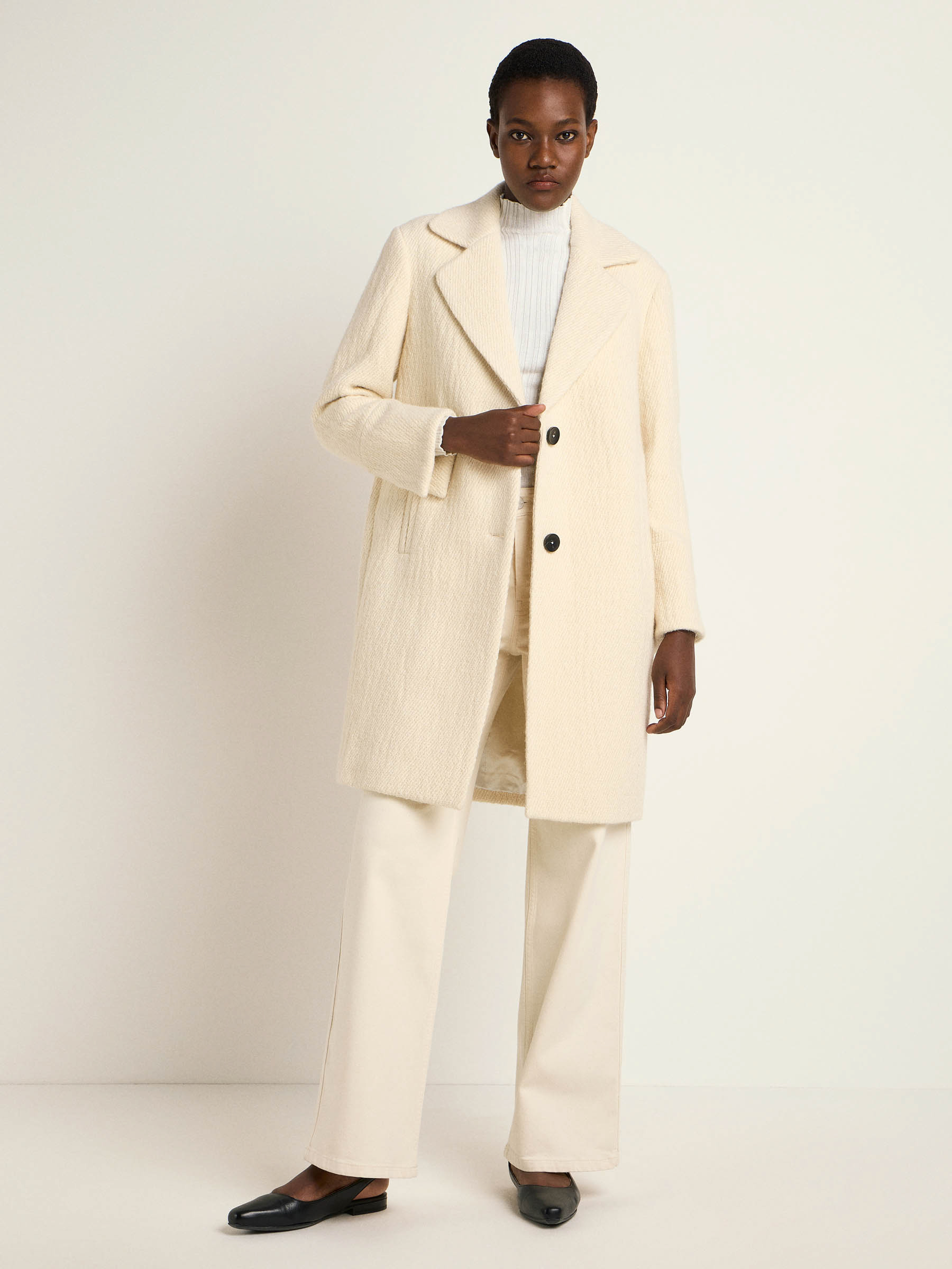 LANIUS_224-14051-254-beige-34_Mantel-mit-Reverskragen_03.jpg