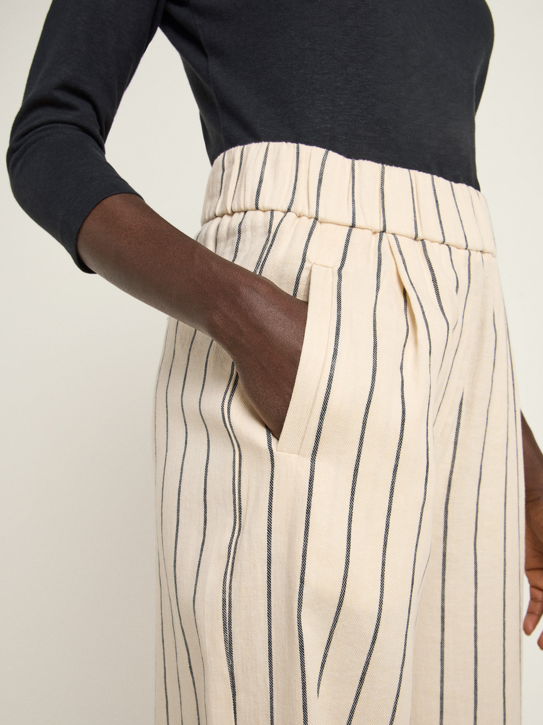 LANIUS_125_14237-952-creme-black-34_Streifenhose_04-jpg LANIUS_125_14237-952-creme-black-34_Streifenhose_04.jpg