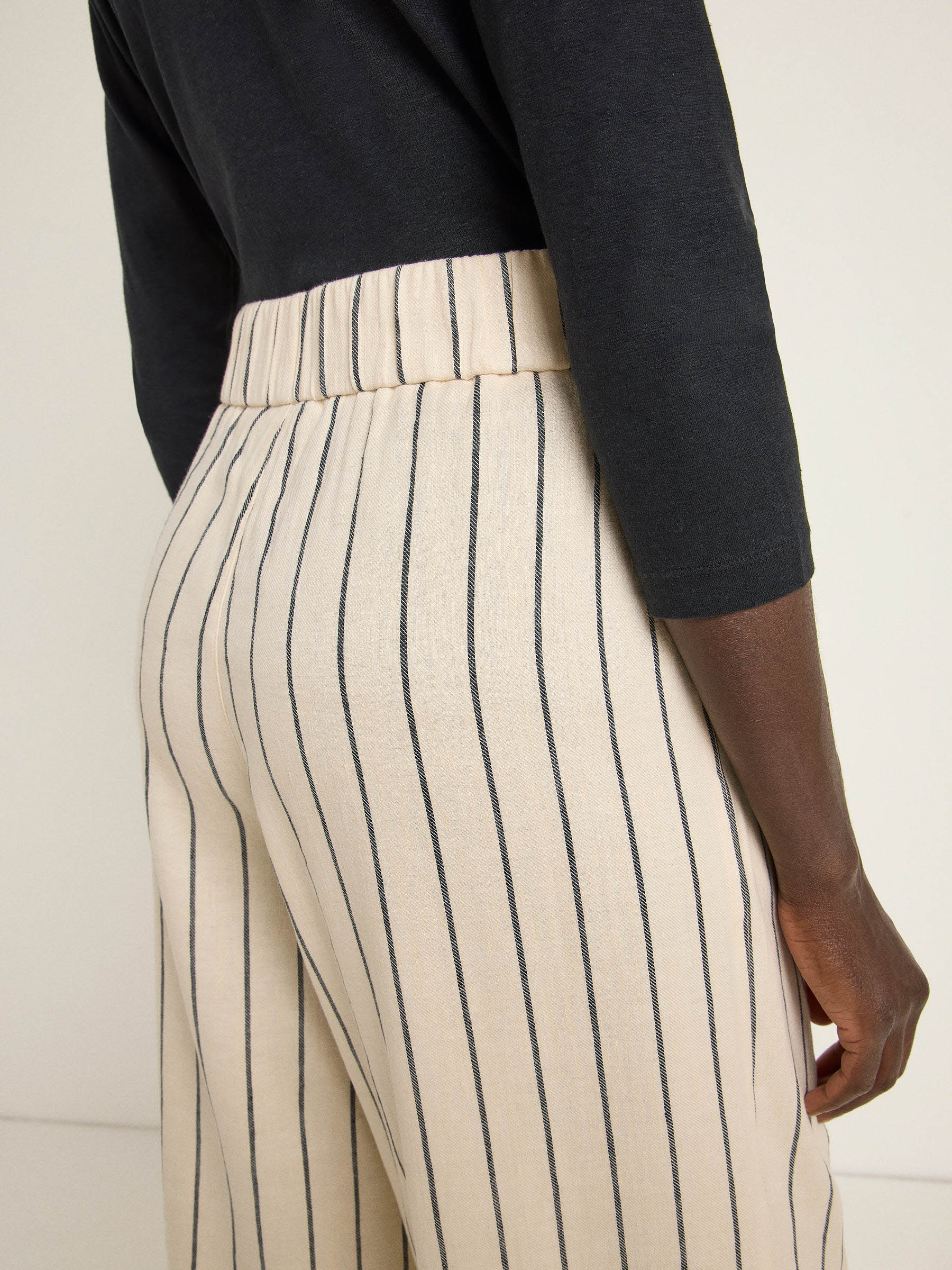 LANIUS_125_14237-952-creme-black-34_Streifenhose_05-jpg LANIUS_125_14237-952-creme-black-34_Streifenhose_05.jpg